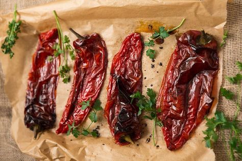 Roasted and Marinated Jimmy Nardello Peppers #25-Mins #Veg Skillet Bread, Soy Free Vegan, Pepper Recipes, Preserve Food, Dessert Spread, Sweet Pepper, Brownie Desserts, Vegan Italian, Summer Harvest