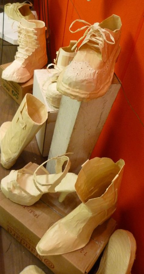 Masking tape shoes! Neat project Classe D'art, 3d Art Projects, Sculpture Lessons, High School Art Lessons, High School Art Projects, 8th Grade Art, School Art Ideas, Middle School Art Projects, Art Lessons Middle School