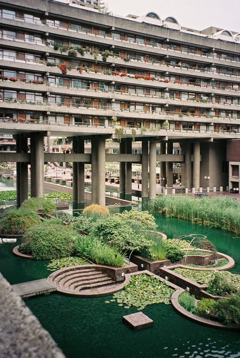 Long Building Architecture, Modern City Architecture, The Barbican London, Cool Architecture Buildings, Eco Brutalism Architecture, Point In Architecture, Eco Utopia, Barbican Architecture, Affordable Housing Architecture