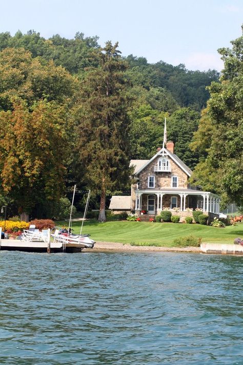 Old Lake House, New England Lake House, House Near Lake, Michigan Lake House, Cottage Getaway, Canandaigua Lake, Inspiring Homes, 17 Birthday, Pretty Cottage