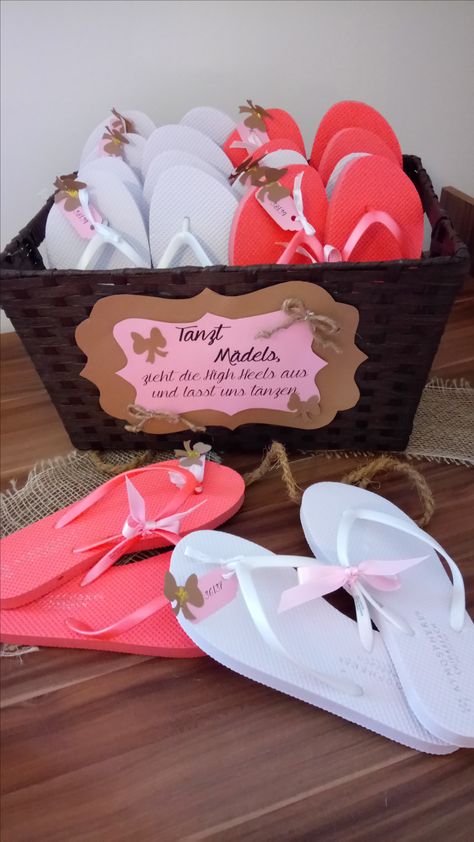 Mädels tanzt, Flip Flops für die Hochzeit um die Nacht durchzutanzen Flip Flops, Quick Saves