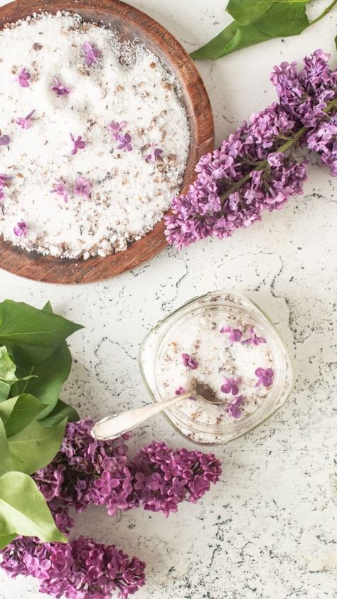 Lilac Sugar - Binky's Culinary Carnival Lilac Cookie, Lilac Sugar, Buttery Sugar Cookies, Best Summer Cocktails, Salad Spinner, Pint Jars, Sugar Crystals, Baking Project, Lilac Flowers