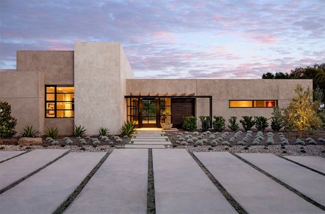 Southwestern Home Exterior, Desert Home Exterior, Modern Adobe House, Southwestern House, Modern Adobe, Modern Desert Home, Modern Southwestern, Concrete Houses, Southwestern Home