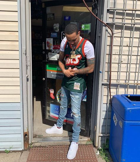 Dopeboy Outfits, Chicago Rappers, Men Watches Classy, Nba Jersey Outfit, Gang Style, Basketball Jersey Outfit, Modern Fits, Nba Video, G Herbo