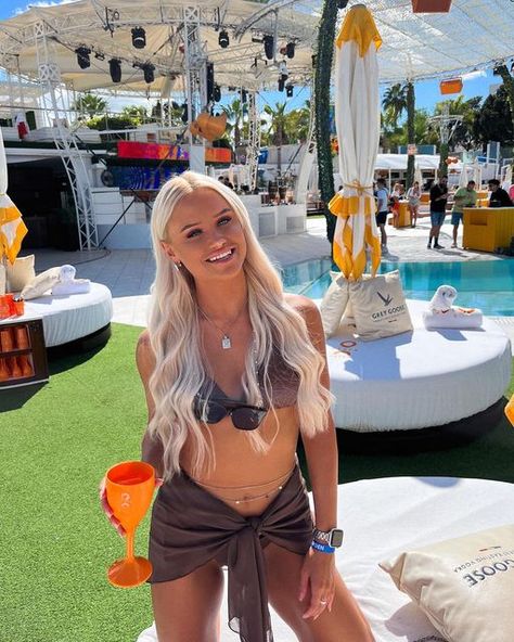 JESS🪩 on Instagram: "O Beach Babyyy🕺🧡" O Beach Ibiza Outfit, Ibiza Outfit, Ibiza Outfits, Girls Holiday, October 1, Holiday Outfits, Ibiza, Graduation Dress, Travel