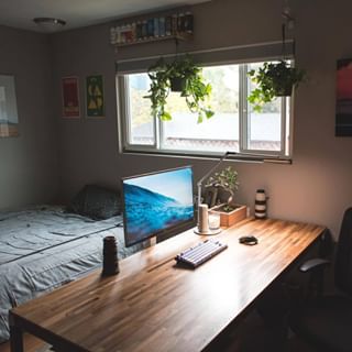 Minimal Setups (@minimalsetups) • Instagram photos and videos Small Gamer Bedroom, Teenage Mind, Apple Set, Gamer Bedroom, Interior Design Examples, Home Workspace, Minimal Interior, Desk Setups, Minimal Interior Design