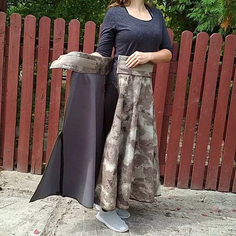 Riding Skirt Pattern, Horse Riding Skirts, Equestrian Skirt, Winter Horse Blanket, Equestrian Gift Ideas, Winter Equestrian, Equestrian Clothes, Maxi Skirt Winter, Riding Skirt