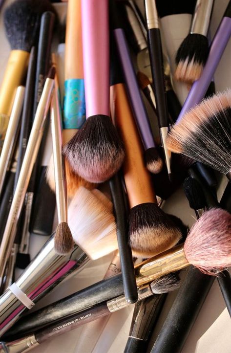 Have You Ever Dated Someone Who Expected You to Wear Your Makeup a Certain Way? How To Wash Makeup Brushes, Mother Nature Tattoos, Diy Fashion Trends, Light Brow, Makeup Blending, Wine Painting, Things That Go, Lilac Hair, Makeup And Beauty Blog