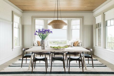 Sophisticated and Stylish Contemporary Interiors Geometric Furniture, Contemporary Beach House, England Homes, Cape Cod House, Custom Chair, Coffered Ceiling, Traditional House, Contemporary Interior, Interior Spaces