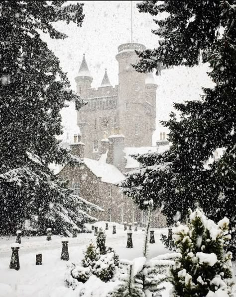 Balmoral Castle in Scotland Snowy Castle, Winter Lockscreen, Balmoral Castle, Castle Estate, King Robert, Scotland Forever, Wallpaper Winter, Castle Scotland, Castle Aesthetic