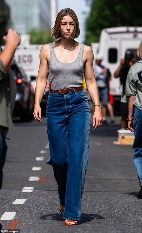 Jessica Biel gets back to work on set in NYC while husband Justin Timberlake's lawyer attempts to get his DWI case dismissed | Daily Mail Online Jessica Biel Outfits, Jessica Biel 90s, Jessica Biel Hair, Jessica Biel Style, Case Dismissed, Jessica Biel, Dirty Blonde, Grey Tank Top, Justin Timberlake