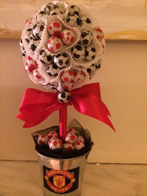 Football Gift Ideas, Football Candy, Handmade Christmas Presents, Candy Trees, Candy Christmas Tree, Sweet Trees, Sweet Gift Ideas, Boys Gift, Diy Gifts For Him