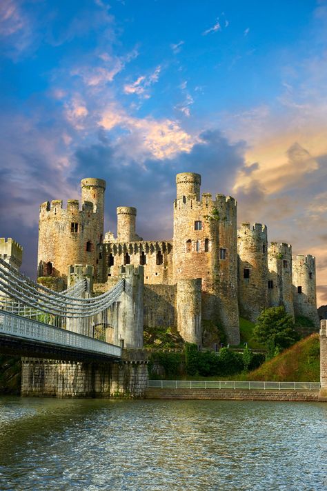 Conwy Wales, Conway Castle, Conwy Castle, Haunted Towns, Welsh Castles, British Castles, Chateau Medieval, English Castles, Castles In England