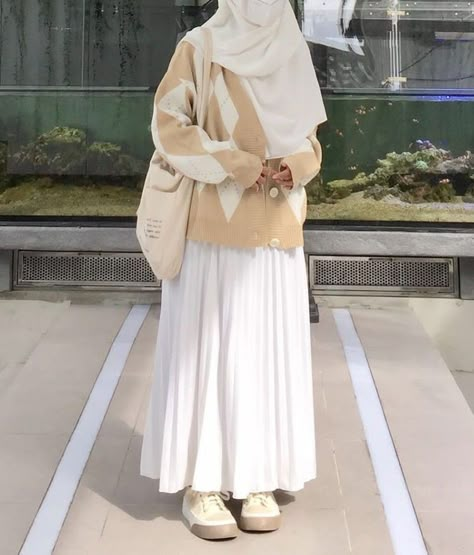 Cardigan Outfit Aesthetic Hijab, Cardigan Muslimah Hijab Outfit, Hijab With Cardigan, Outfit For Muslim Girl, Outfit Ideas Muslim Girl, Muslimah Outfit Ideas, Cardigan Hijab Outfit, Muslim Girl Outfit, Outfit Cardigan Hijab