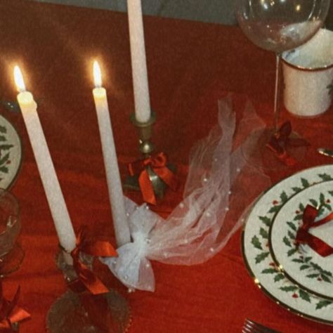 Dash of Darling Party Co on Instagram: "Vintage holiday parties with bows❣️ some fun little detail shots of this intimate christmas party we were recently apart of 🎁" Christmas Idea Photoshoot, 1950s Holiday Party, Vintage Christmas Party Aesthetic, 60s Christmas Party, Christmas Party Vibes, Vintage Christmas Party Ideas, Retro Holiday Aesthetic, 70s Christmas Party, Winter Party Aesthetic