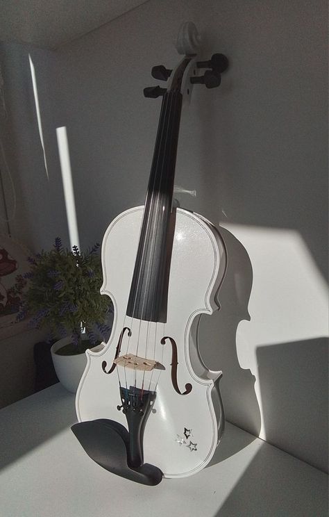 White Violin Aesthetic, Trombone Instrument, Violin Aesthetic, White Violin, Cool Violins, Violin Instrument, Violin Design, Violin Art, Instruments Art