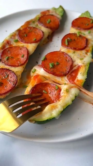 @weightlose_with_laura_ on Instagram: "4 Ingredient Zucchini Pizza Boats, 🤤 SAVE This Post For Later 🔥 Tag Your Friends 👭 💁 Did you know? 💡 If you want to lose several lbs in the first week alone with ketolifestyle. You can click link in our bio to get Everything You Need for keto Success. Not only will you feel a huge sense of accomplishment, you’ll: ▪️Be lighter and thinner (it’s not uncommon to lose 20+ lbs!) ▪️Have more energy than you’ve felt in years. ▪️Be sleeping better and feeling Meals With Zucchini, Easy Zucchini Recipes, Health Fitness Food, Keto Crockpot Recipes, Diet Smoothie Recipes, Easy Zucchini, Free Keto Recipes, Low Carbohydrate Diet, Keto Meal Prep