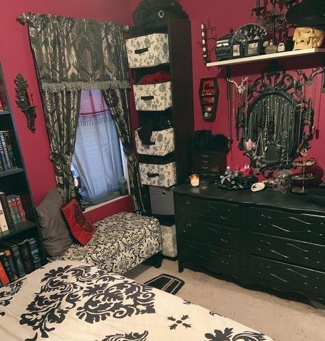 Emo Room, Gothic Decor Bedroom, Dark Home Decor, Redecorate Bedroom, Dreamy Room, Dream Room Inspiration, Room Makeover Bedroom, Gothic Home Decor, Room Makeover Inspiration