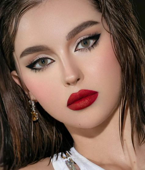 Bold Lipstick Makeup, Masquerade Makeup, Mekap Mata, Classic Makeup, Event Makeup, Barbie Makeup, Red Lip Makeup, Swag Makeup, Cool Makeup Looks