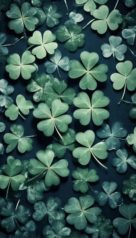 St Patricks Day 4K backgrounds and wallpaper Pot Of Gold Aesthetic, St Patrick's Day Background, St Patricks Day Wallpaper, Chi Bi, Elegant Decorations, Background Mobile, Dream Ideas, Lionel Messi Wallpapers, Iphone Homescreen