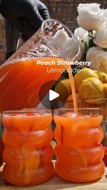 Queency Queency on Instagram: "Another hot summer day and another yummy lemonade 😋 😍.  If you are a liver of lemonade, try this recipe and thank me later ☺️ 😋   Recipes 👇  3 cups of strawberries 🍓  5 ripe peaches 🍑  3 lemons 🍋  Simple syrup or any sweetener of your choice 🤔  3 cups of water 💧   I'm using my Nama J2  juicer to extract my juice  Use my discount code QUEENCY10 and enjoy 10% off nama juicers and accessories ✨️   Combine everything together and serve over some ice. So refreshing and a perfect treat on hot summer days.   #lemonaderecipe #summersips #summer #lemons #lemonade #recipes #freshdrink #strawberry #peach #refresherjuice #hydration #hydrating #Digestion #glow #gliwingskin #glowup #digestive #immunity #explorepage #nama" Pineapple Lemonade Recipe, Pineapple Lemonade, Peach Lemonade, Fresh Drinks, Juicer Recipes, Lemonade Recipes, Thank Me Later, Strawberry Lemonade, Latest Recipe