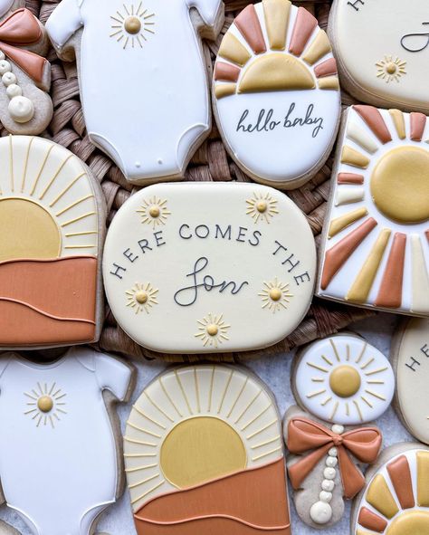 Sifted & Sugared by Marissa Saucedo | Here comes the SON☀️ Love doing so many different versions of this set! | Instagram Here Comes The Son, Sunflower Baby Showers, Sunshine Baby Showers, Baby Shower Theme Decorations, Baby F, Baby Cookies, Baby Cross, Baby Shower Cookies, Hello Baby