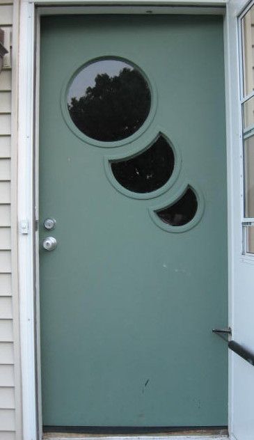 Mid Century Doors, Mid Century Modern Front Door, Bubble Window, Steel Front Door, Modern Doors, Modern Front Door, Cool Doors, Green Door, Modern Door