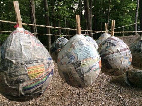 Hanging dinosaur eggs to dry before we fill and paint them for dinosaur birthday party. Diy Dinosaur Decor Party Ideas, Dinosaur Egg Hunt, Dinosaur Decorations, Jurassic Park Birthday Party, Diy Osterschmuck, Dinosaur Birthday Theme, Jurassic Park Birthday, Birthday Party At Park, Dinosaur Party Supplies