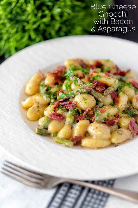 This wonderful creamy blue cheese gnocchi recipe features a stilton and creme fraiche sauce, asparagus and crispy bacon and it all cooks in around 30 minutes! Gnocchi With Bacon, Bacon And Asparagus, Cooked Pasta Recipes, Cheese Gnocchi, Creme Fraiche Sauce, Quick Stir Fry Recipes, Gnocchi Recipe, Best Pasta Recipes, Best Italian Recipes