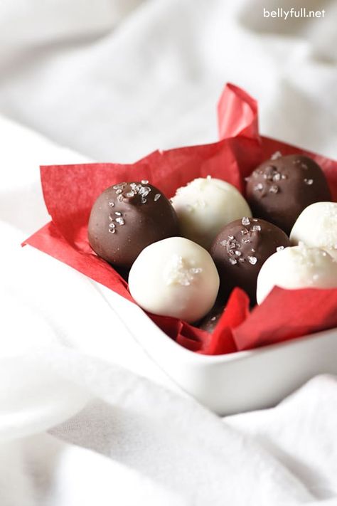 These scrumptious Eggnog Cake Balls are a perfect little treat that can be made up to a week ahead of time. They are sure to be a hit at your next holiday party! Eggnog Cake, Cake Ball Recipes, New Year's Desserts, Eggnog Recipe, Cookie Pops, Snack Treat, Different Cakes, Cookies Christmas, Cake Balls