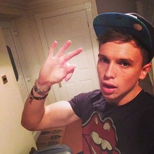 Joe Weller Joe Weller, Your Person, Club Bar, Youtube Stars, Don T Know, New Jersey, Youtubers, Entertainment, Bar