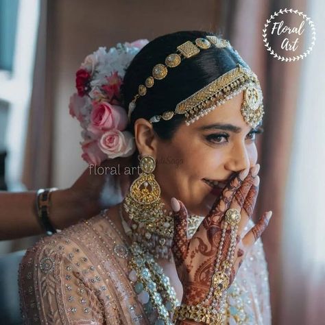 Colourful Floral Bun Hairstyles For Intimate Weddings That Are Fresh & Elegant! #shaadisaga #indianwedding #bridalhairstyles #bunhaistyles #floralhairstyles #floralbunhairstyles #lowbunhairstyles #cutebunhairstyles #weddingbunhairstyles #curlybunhairstyles #flowerbunhairstyles #bunhairstyletutorial #indianbridalbunhairstyles Bridal Bun Hairstyles, Bun Hairstyles For Wedding, Bride Bun, Floral Bun, Wedding Hairstyle Ideas, Bridal Hairstyle Indian Wedding, Hairstyles For Wedding, Wedding Bun Hairstyles, Bridal Bun