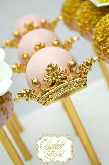 Love the gold crowns Princess Cake Pops, Buckwheat Cake, Mini Crown, Raspberry Smoothie, Cupcake Bouquet, Princess Cake, Cake Balls, Coconut Cake, Casting Jewelry