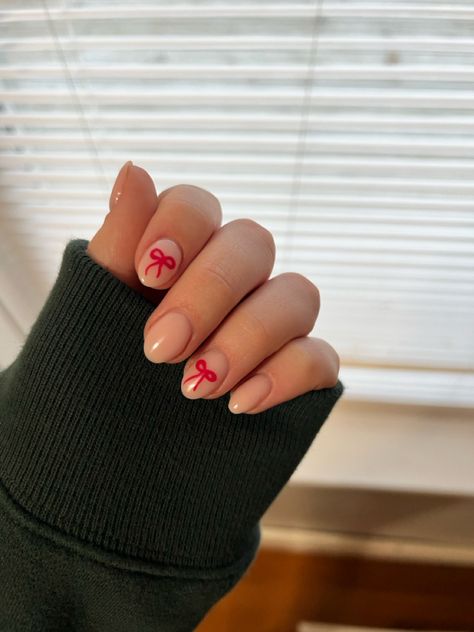 Simple, cute, girly bow nails🩷🎀 Bow Accent Nail, Pink Nails With Red Bow, Bow Gel Nails, Holiday Nails Bow, Short Nails With Bow, Bow Nails Short, Simple Bow Nails, Bow Design Nails, Cute Bow Nails