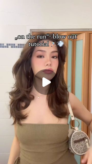 Karina R. Corchado Scherzer ⭐️ on Instagram: "My favorite blow out method btw 🧏🏻‍♀️

(Rollers are linked in my story hightlights)" Roller Hair, Hair Stylies, Blow Out, May 27, On Repeat, My Story, My Favorite, Hairstyles, Hair Styles