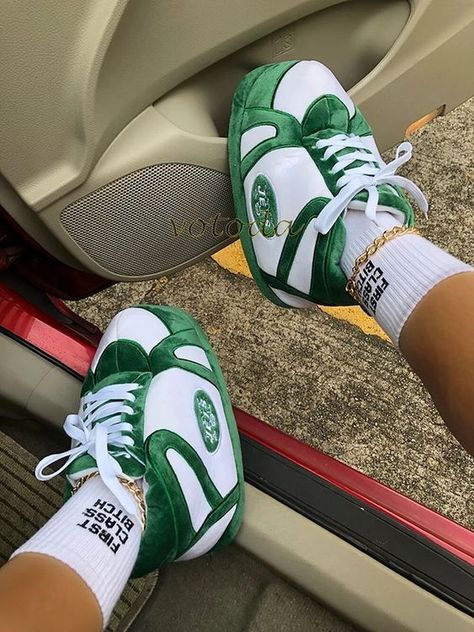 Funny Slippers, Nike Slippers, Green Slippers, Plush Shoes, Fluffy Shoes, Cheap Slippers, Indoor Basketball, Pretty Shoes Sneakers, All Nike Shoes