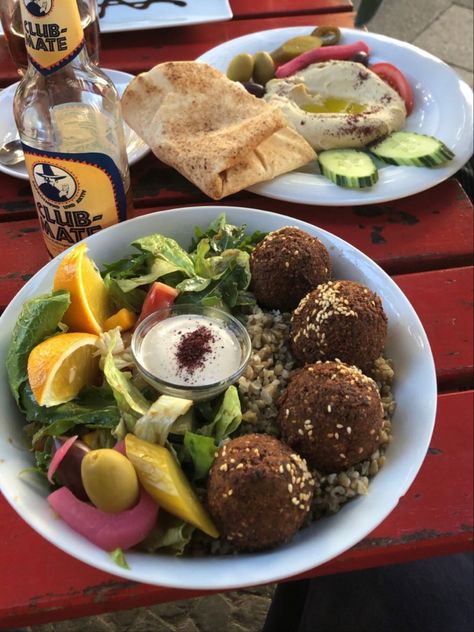 Falafel Bowl Aesthetic, Falafel Bowl, Bowl Aesthetic, Sleepover Food, Healthy Bowls, Food Is Fuel, Greek Recipes, Cafe Food, Pretty Food