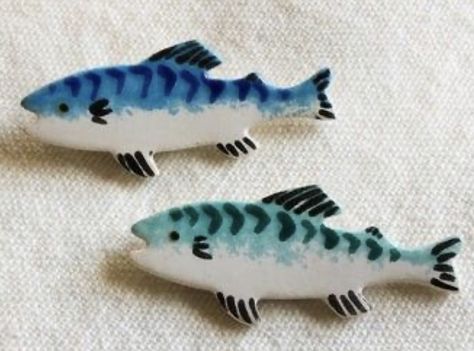 Ceramic Pins, Ceramic Brooch, Fish Ceramic, Clay Pins, Fish Brooch, Clay Diy Projects, Keramik Design, Ceramic Fish, Clay Art Projects