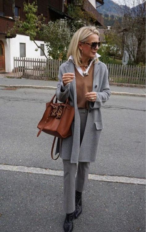 24 Ideas Fall Outfits for Women Over 40: Embrace Fashion with Style and Comfort 40 Fashion Women, Fashion For Women Over 40, Winter Trends, Casual Chic Style, Fashion Over 40, 가을 패션, Fashion Over 50, 50 Fashion, Dressy Casual