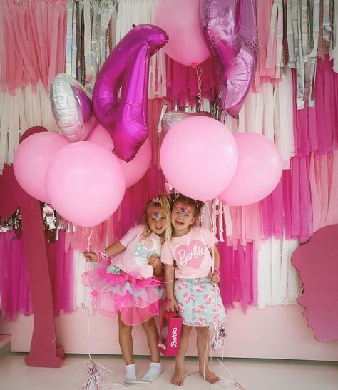 more snaps from Capri’s barbie day 💗 I still can’t believe we pulled this off in 2 weeks. Thank you to all the amazing vendors that worked with us to make it happen!! Venue - @lightboxdallas Cake - @llebaike Bounce house - @dfwconfettibounce Barbie box & Palm tree- @warehouseroseevents Balloons - failed attempt by me 🤣 Fringe wall - DIY by 🙋🏼‍♀️ Glitter flower wands - handmade by 🙋🏼‍♀️ Face paint - @partypaintdfw #barbie #barbiebirthday #kidsparty #birthdayparty #partyplanning #barbie... Flower Wands, Barbie Day, Fringe Wall, Failed Attempt, Barbie Box, Wall Diy, Glitter Flowers, Barbie Birthday, Bounce House