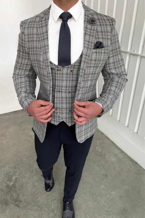 Man wearing a grey three piece suit! Grey Suit Outfit, Grey Three Piece Suit, Rich Guy, Three Piece Suits, Mens Outdoor Fashion, Suits Show, Grey Suit Men, Suit Combinations, Checkered Blazer