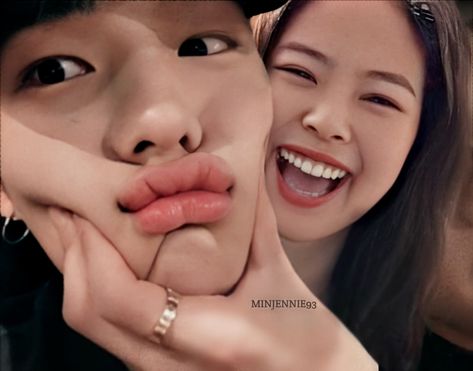 Hyunjin Jennie Couple Edit, Jennie And Hyunjin Ship, Hyunjin Jennie, Jennie Selca, Bias Kpop, Blackpink Video, Lee Know, Kpop Girls, Bts