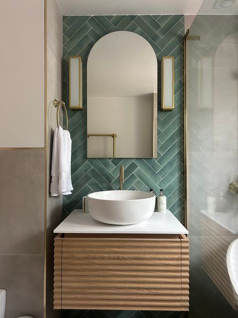 Wood Tile Shower, Best Bathroom Paint Colors, Turquoise Bathroom, Green Tile Bathroom, En Suite Shower Room, Bathroom Remodeling Ideas, Tub Bathroom, Bathroom Color Schemes, Bathroom Remodel Tile