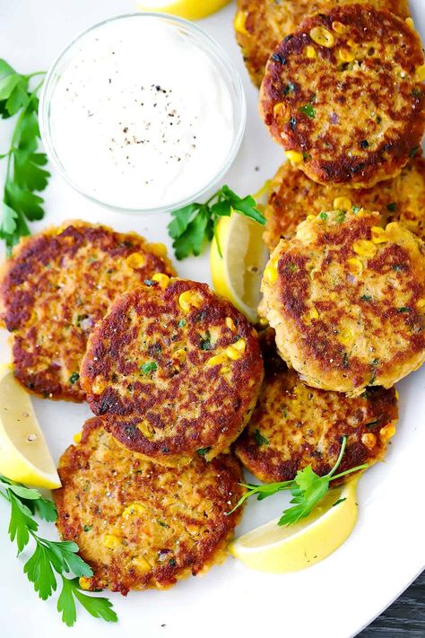 These delicious salmon patties (or cakes, or croquettes) are an economical, easy, and delicious 20-minute recipe packed with healthy ingredients! #salmonrecipes #meatlessmonday Fresh Salmon Patties, Easy Salmon Cakes, Paleo Salmon Cakes, Salmon Fish Cakes, Paleo Running Momma, Chef Billy Parisi, Canned Salmon Recipes, Billy Parisi, Salmon Croquettes