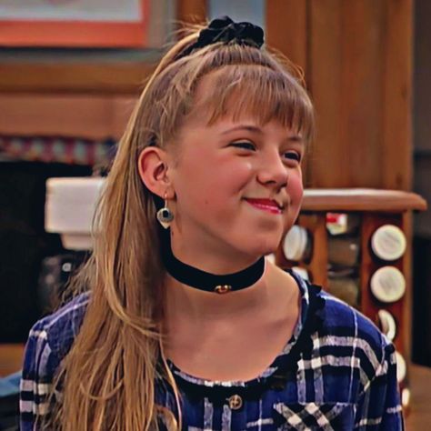 Stephanie Tanner Full House, Stephanie Tanner, Jodie Sweetin, Fuller House, Dr House, Saved By The Bell, 90s Hairstyles, Great Tv Shows, Home Icon