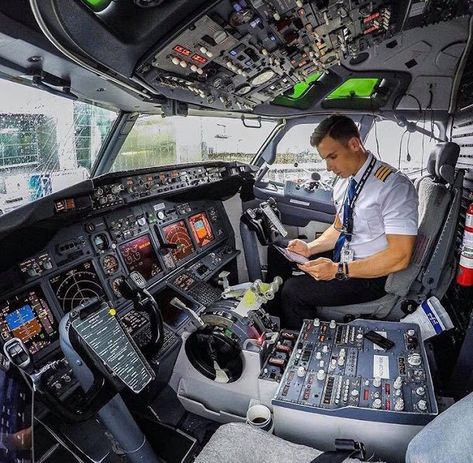 Pilot Uniform Men, Gopro Shots, Pilot Uniform, Pilot License, Commercial Pilot, Airplane Wallpaper, Pilots Aviation, Airline Pilot, Pilot Shirt