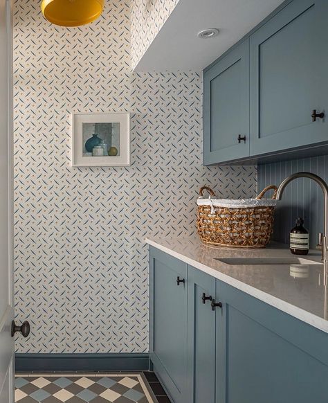 Ottoline on Instagram: “Utility room perfection 💫 featuring our Chintamani Trellis wallpaper in mustard and blue. Thanks @ottadesign for letting me share this…” Farrow And Ball Kitchen, Barn Kitchen, Trellis Wallpaper, Room London, Shaker Style Kitchens, Laundry Room Inspiration, Red Brick House, Farrow And Ball, Blue Cabinets