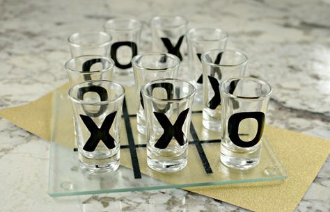 This DIY Shot Glass Tic-Tac-Toe set is easy to create and makes a great gift. See how easy it is, and get the full material list. Tic Tac Toe Diy, Shot Glasses Diy, Funny Diy Gifts, Diy Drinks, Cute Engagement Rings, Funny Bathroom Decor, Drinking Game, Game Party, Diy Cricut