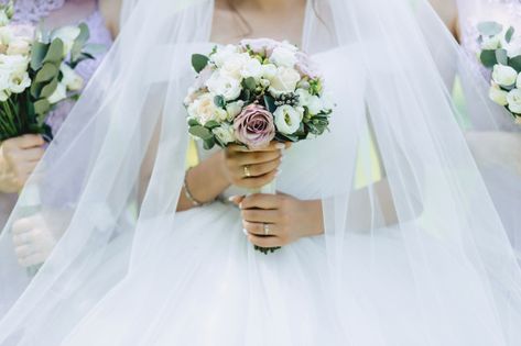 The bride holds a wedding bouquet in her... | Free Photo #Freepik #freephoto #flower #wedding #floral #people Green Wedding Bouquet, Never Getting Married, Bouquet Bride, Flower Wedding, Getting Engaged, Bride Wear, Rose Dress, Wedding Floral, Single Mom