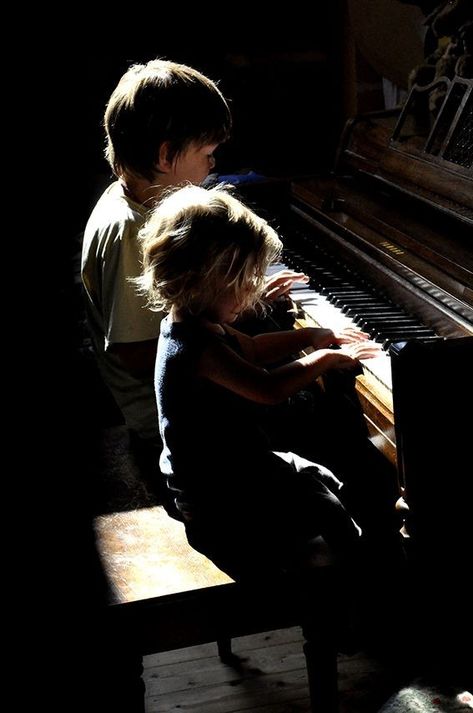 Piano Wallpaper, Piano Photography, Kids Piano, Piano Player, Playing Piano, Jolie Photo, The Piano, Future Life, All Music